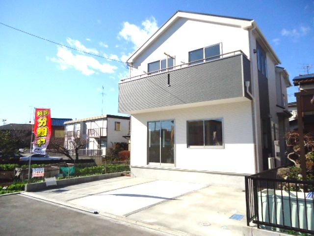 Local photos, including front road. 1 Building appearance In south-facing is good per yang