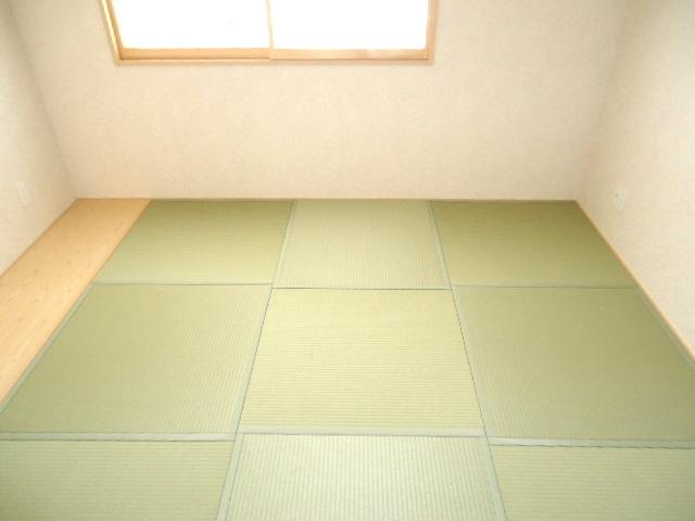 Non-living room. 2WAY of Japanese-style room facing the 1 Building Living