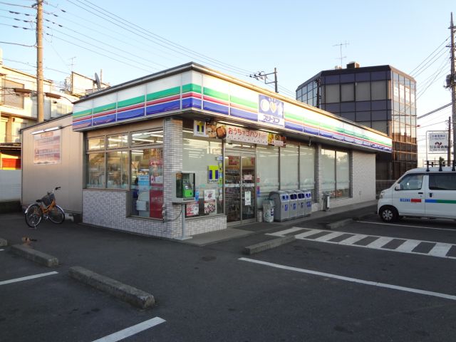 Convenience store. Three F until the (convenience store) 490m