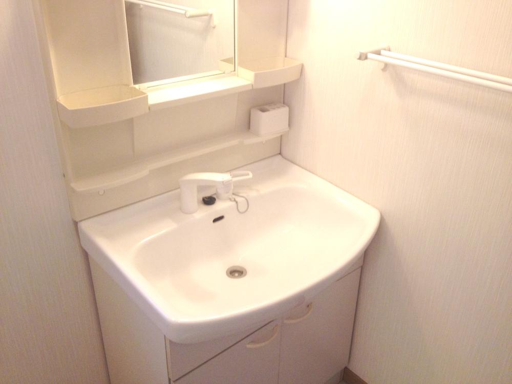 Wash basin, toilet
