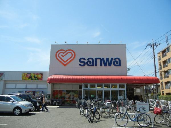 Supermarket. 600m to Sanwa Sagamidai shop