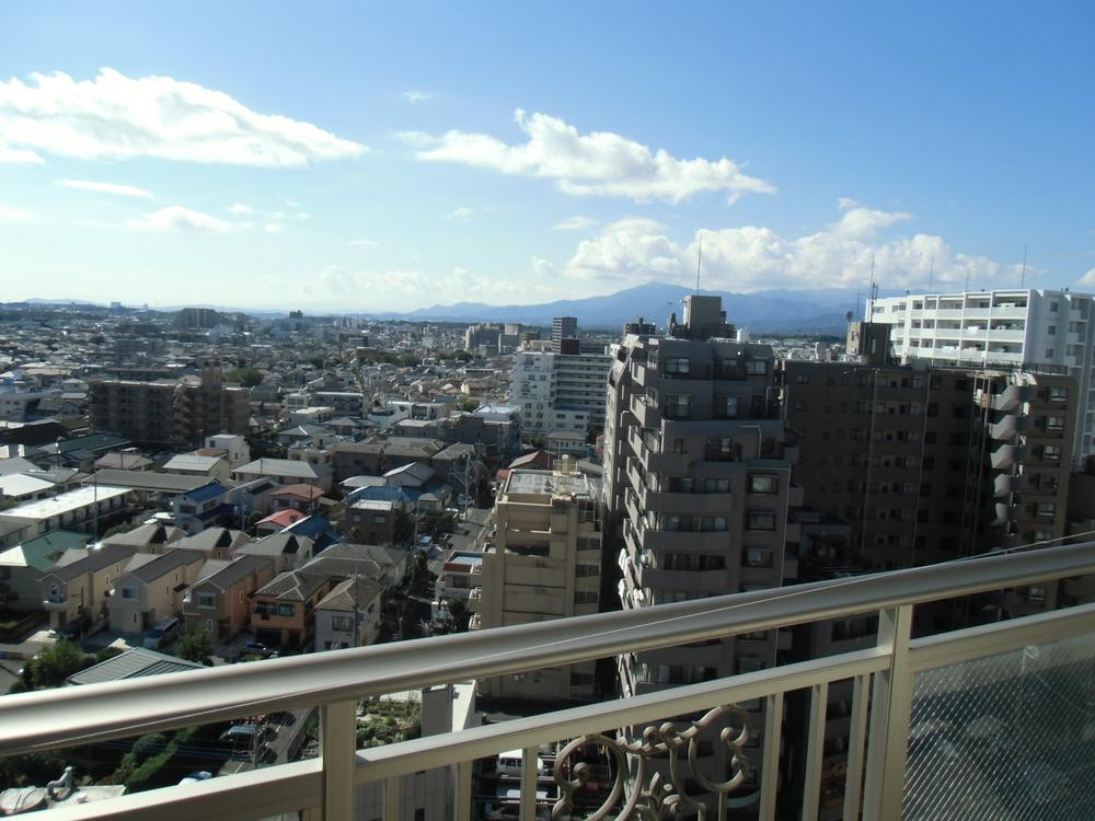 View photos from the dwelling unit. View from the site (November 2013) Shooting