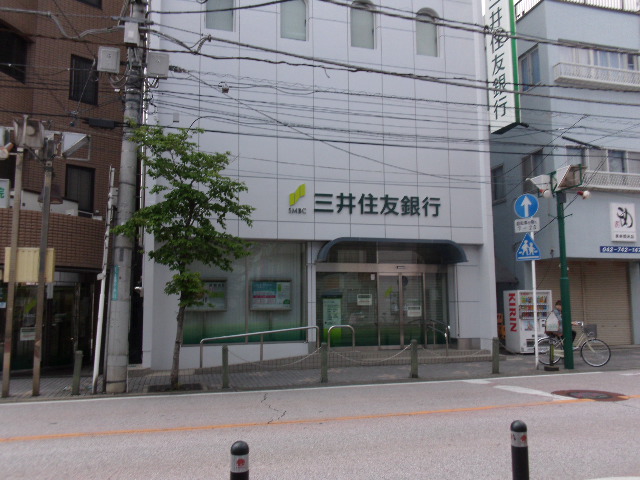 Bank. Sumitomo Mitsui Banking Corporation Higashirinkan 201m to the branch (Bank)