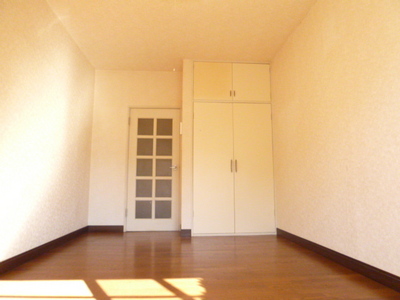 Living and room. 6 Pledge of Western-style ☆ It is with storage!
