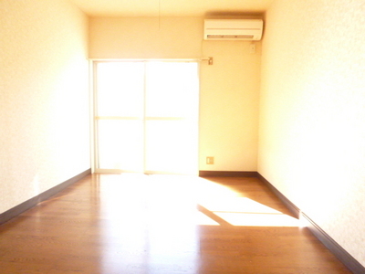 Living and room. Southwest of Western-style ☆ This room that receives bright impression!
