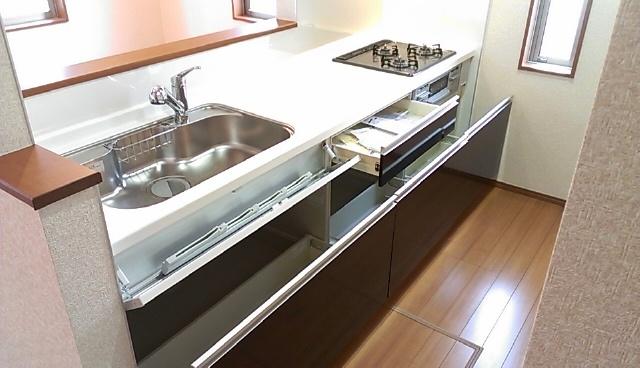 Kitchen. Indoor (12 May 2016) Shooting