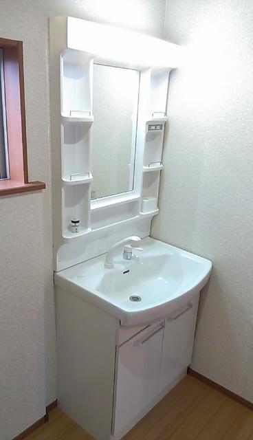 Wash basin, toilet. Indoor (12 May 2016) Shooting