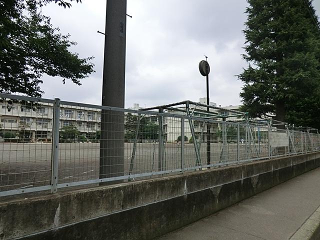 Primary school. 575m to Sagamihara Municipal Kamitsuruma Elementary School