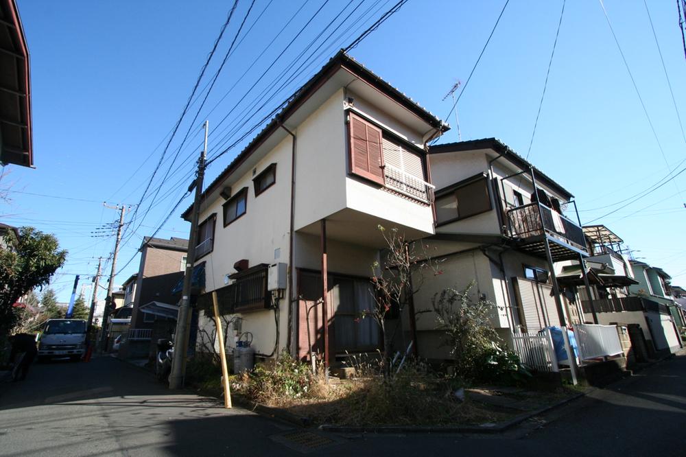 Local photos, including front road. Local (12 May 2013) Shooting