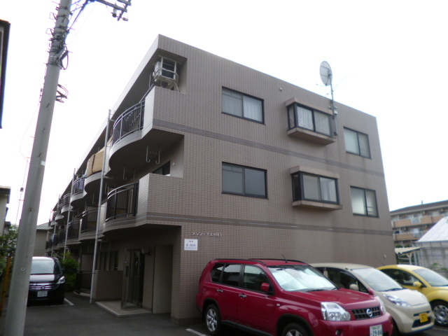 Building appearance. Front of the building is the parking lot