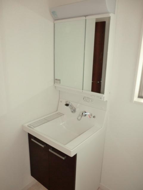 Wash basin, toilet. Indoor (September 2013) Shooting