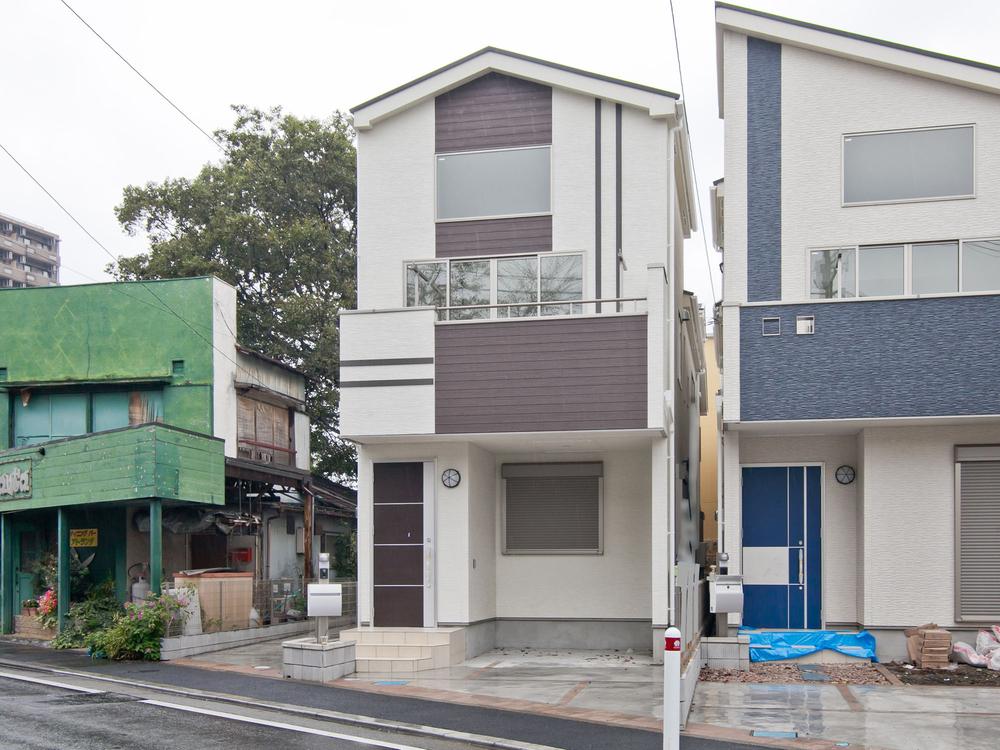 Local appearance photo. Local (10 May 2013) Shooting