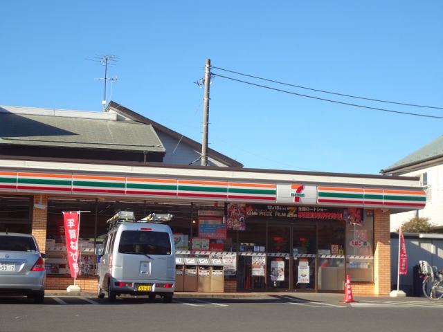 Convenience store. 700m to Seven-Eleven (convenience store)