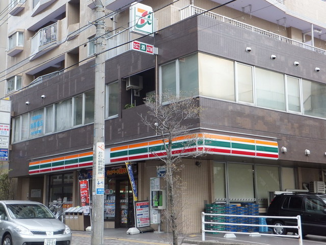 Convenience store. 550m to Seven-Eleven (convenience store)