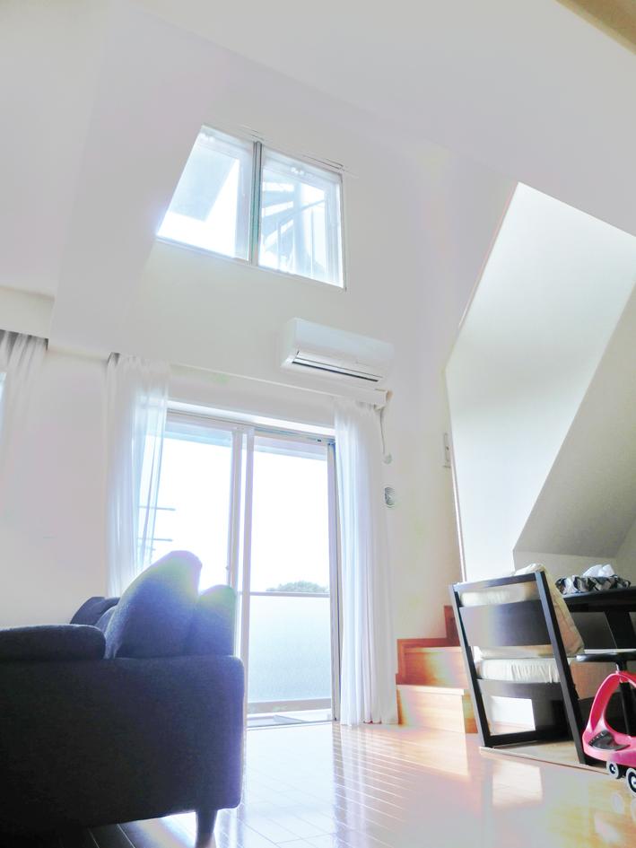 Living. Living is part atrium. (July 2012) shooting