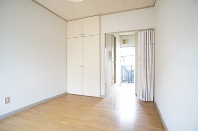 Living and room. It contains the bright sunshine in an easy-to-use flooring southeast ☆