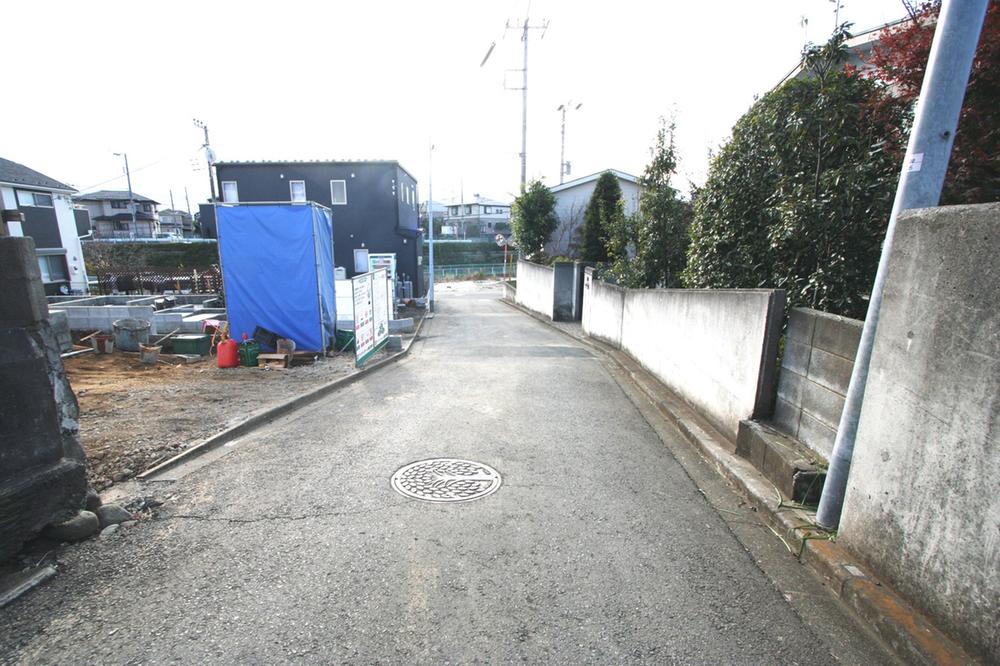 Local photos, including front road. Local (12 May 2013) Shooting