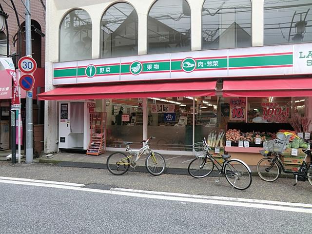 Convenience store. 500m to Lawson Store 100 Sagamidai shop