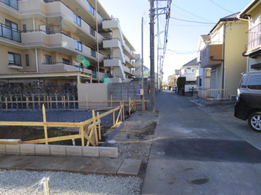 Local photos, including front road. Local (12 May 2013) Shooting