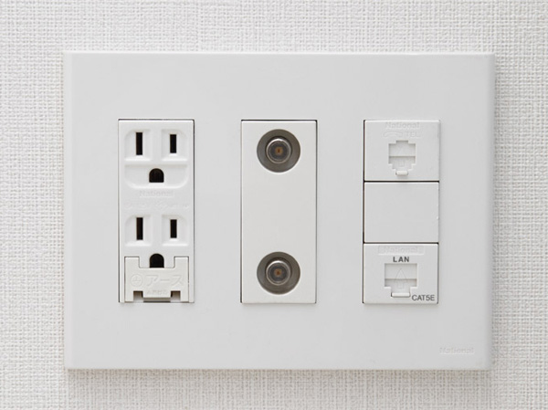 Other.  [Multi-media outlet] Power outlets, phone ・ TV outlet ・ A multi-media outlet in which the LAN collectively, Installed in each room.