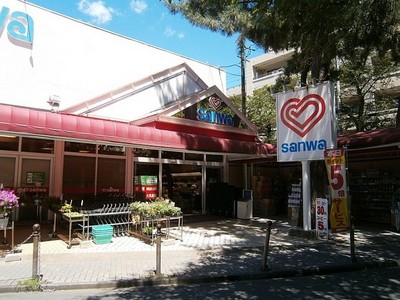 Supermarket. 450m to Super Sanwa Higashirinkan store (Super)