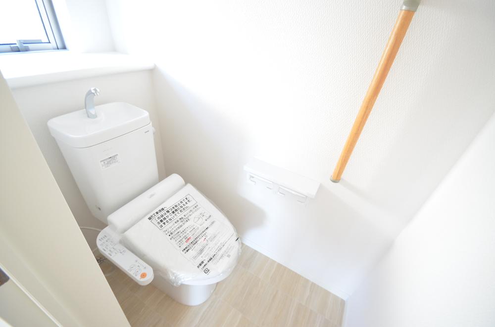 Toilet. Toilet is also equipped with bidet ☆