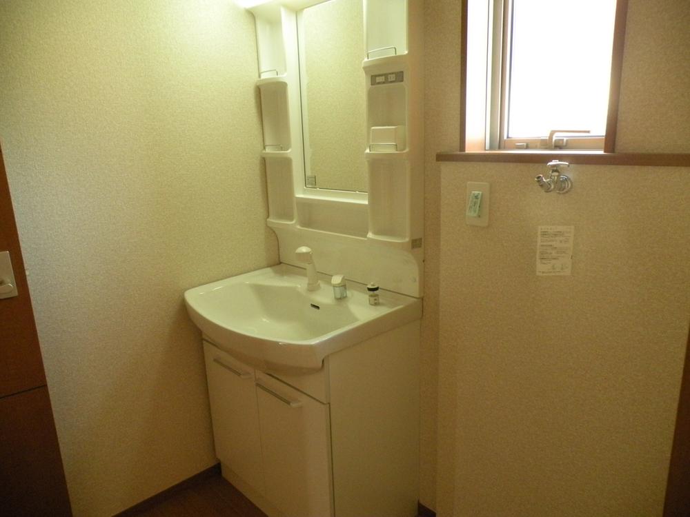 Wash basin, toilet. Indoor (11 May 2013) Shooting