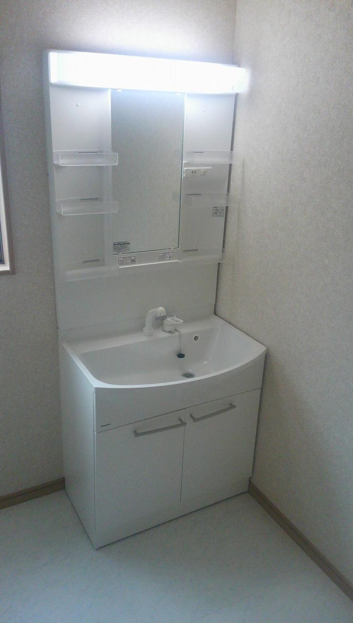 Wash basin, toilet. Indoor (September 2013) Shooting