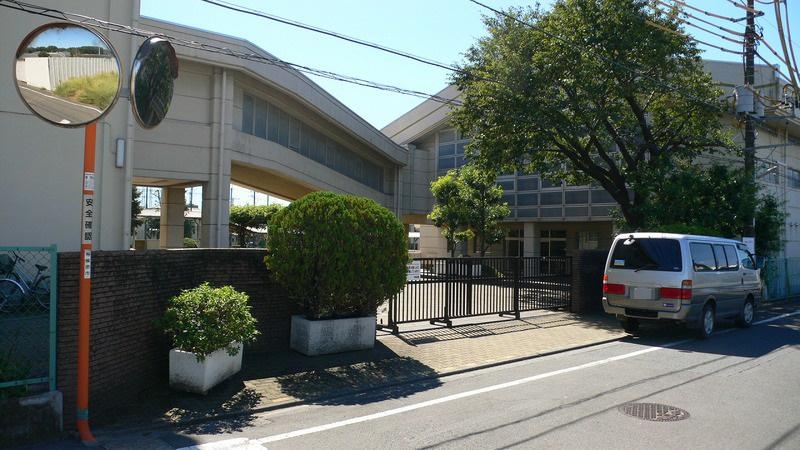 Junior high school. Asamizodai 1300m until junior high school