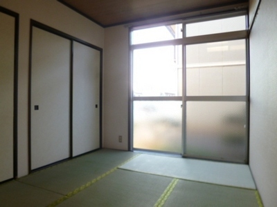 Living and room. Southwestward, Bright and airy clean rooms