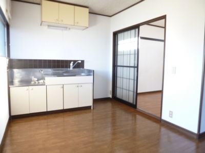Kitchen. 2 lot gas stoves of which can be installed dining kitchen