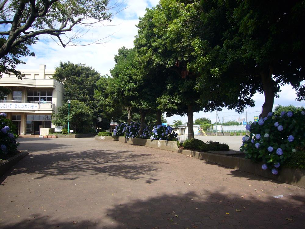 Primary school. 300m to Sagamihara Municipal Wakamatsu Elementary School