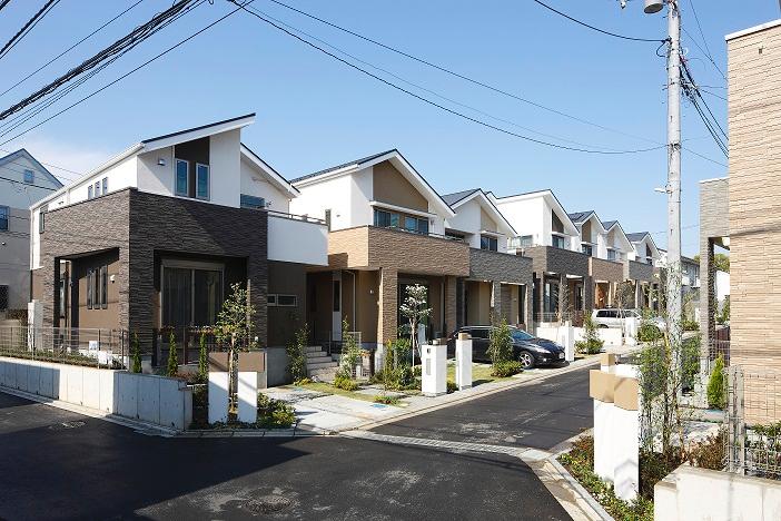 Local appearance photo. Cityscape (June 2013 shooting) Leafy streets of all 14 House was born. 1 Building from the left hand.