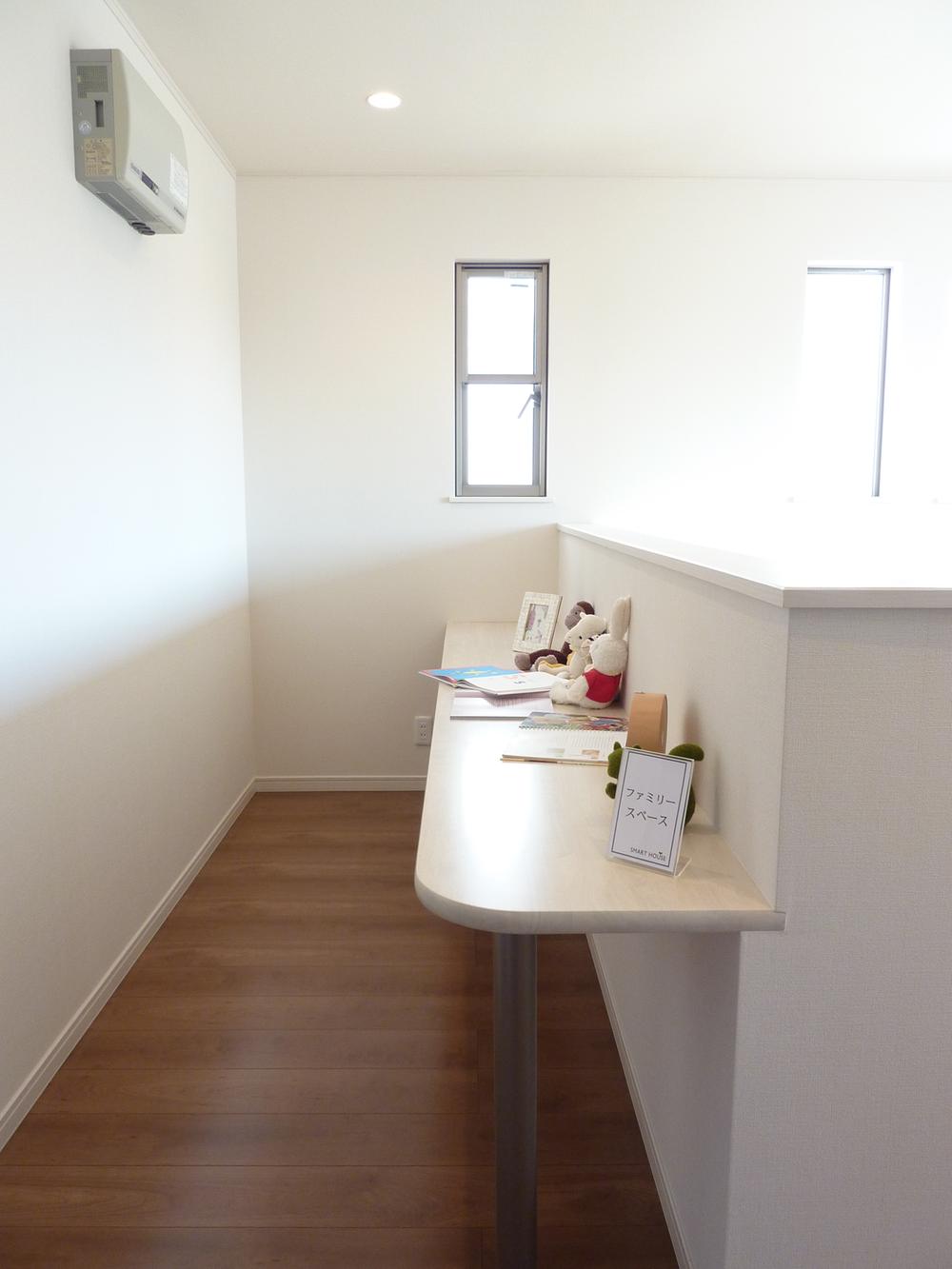 Other. Second floor family corner. It can be used as a study space and study space and to place such as a chair to build with the counter.