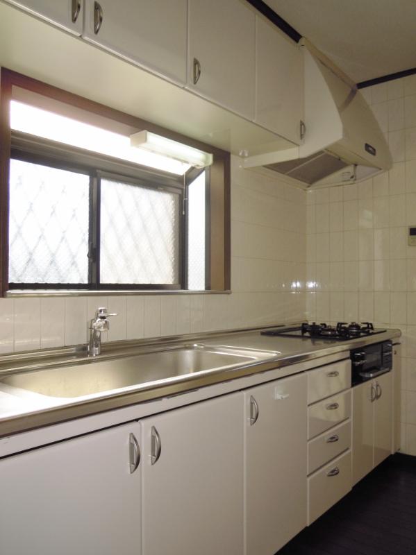 Kitchen. It has been cleaned