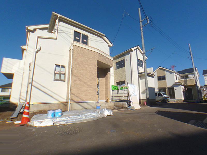 Local photos, including front road. Local (12 May 2013) Shooting