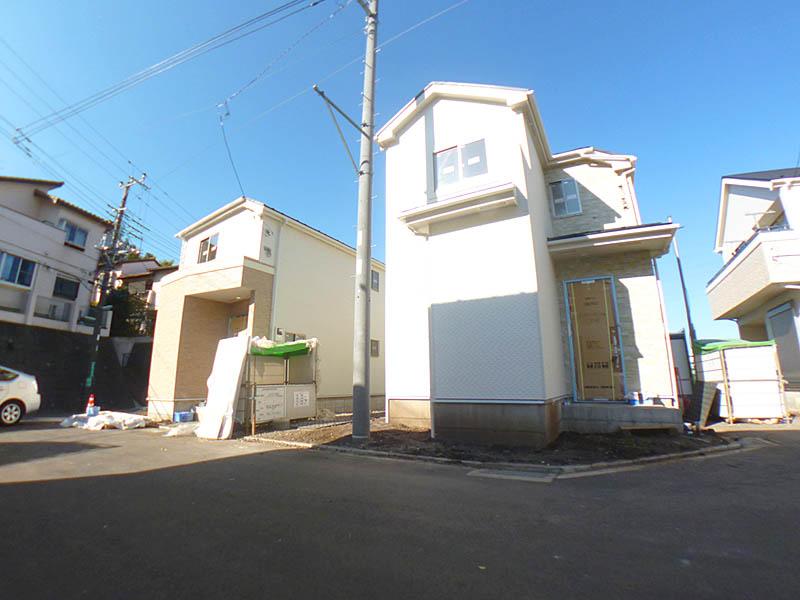 Local photos, including front road. Local (12 May 2013) Shooting