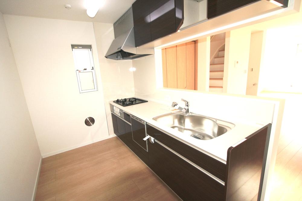 Kitchen. Indoor (11 May 2013) Shooting