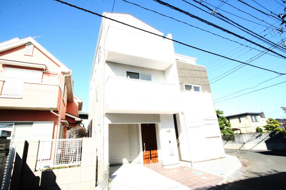 Local appearance photo. Indoor (11 May 2013) Shooting