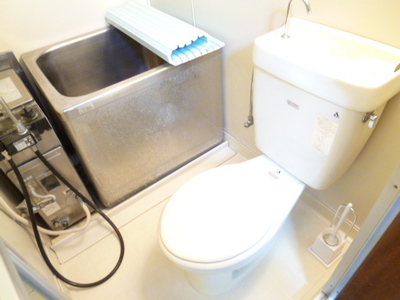 Bath. Clean and easy to 2-point unit with cleanliness