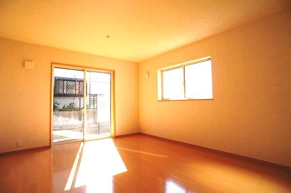 Same specifications photos (living). Same specifications