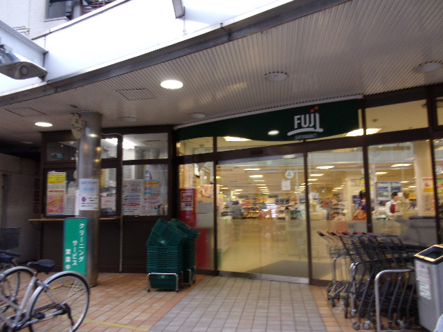 Supermarket. Fuji 240m to Super (Super)