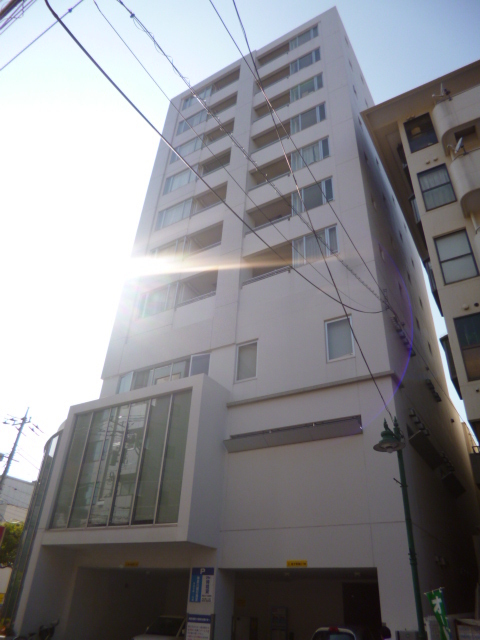 Building appearance. Sunny Ito-Yokado close proximity to fashionable condominiums