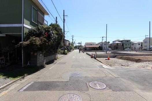 Local photos, including front road. Local (September 2012) shooting