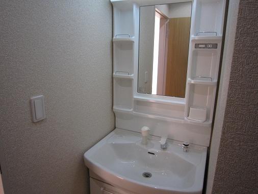 Wash basin, toilet. Building 2 vanity