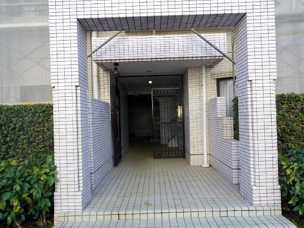 Entrance. Common areas