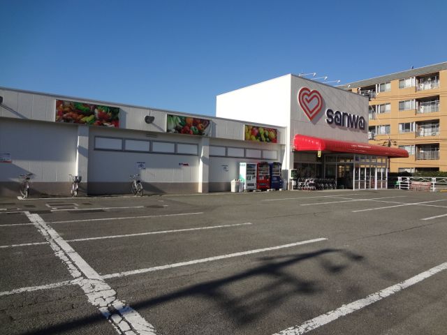 Supermarket. Super Sanwa until the (super) 760m