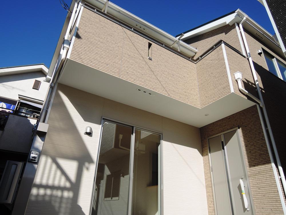 Local appearance photo. Local (12 May 2013) Shooting