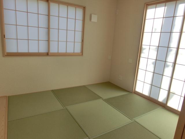 Non-living room. 1 Building