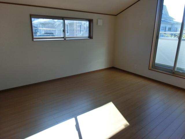 Non-living room. 1 Building